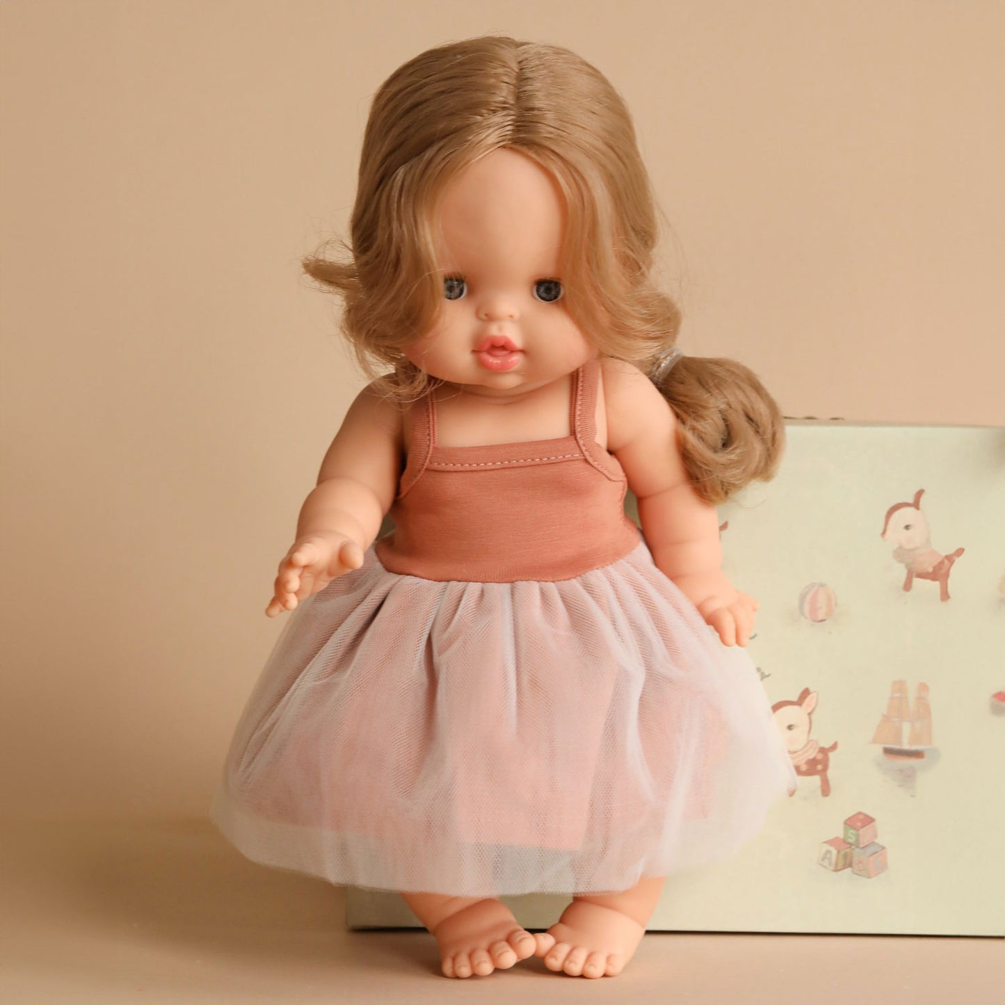 Minikane USA Eleanor Gordis Doll - Eleanor