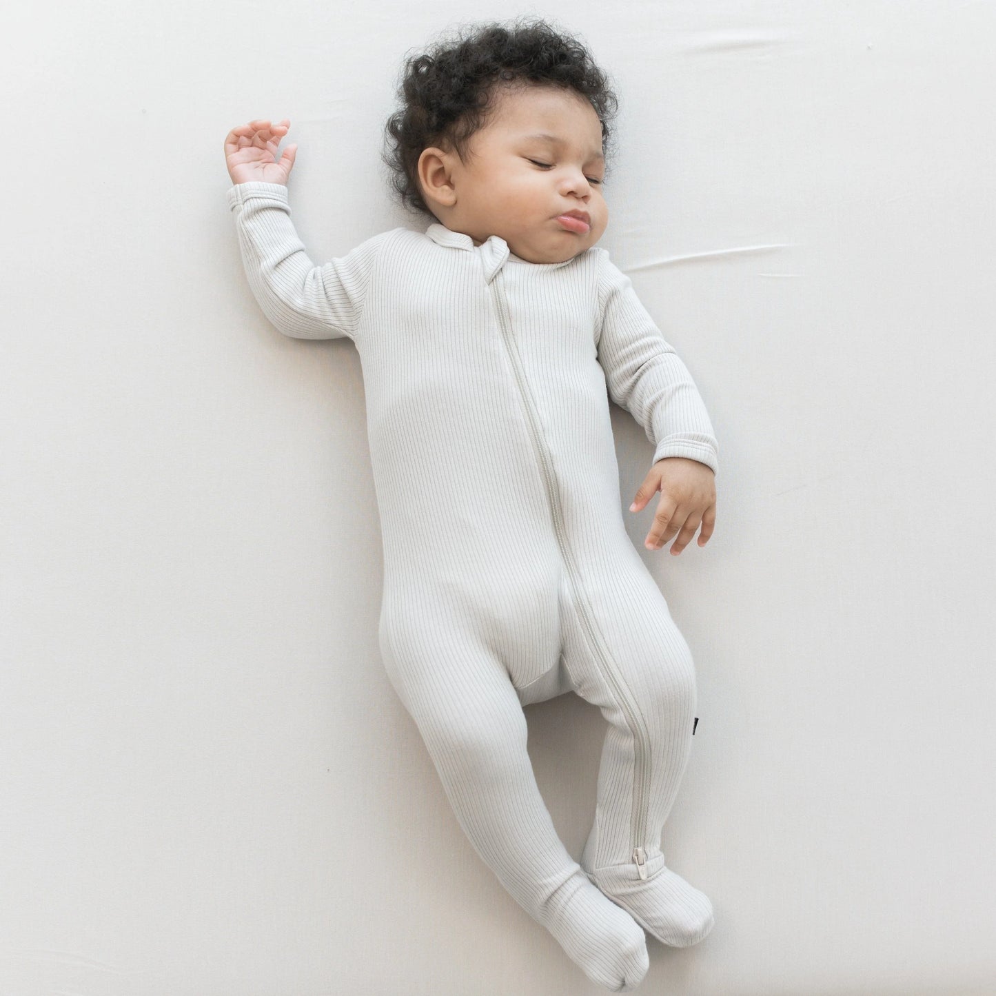 Kyte Baby Ribbed Zipper Footie - Oat