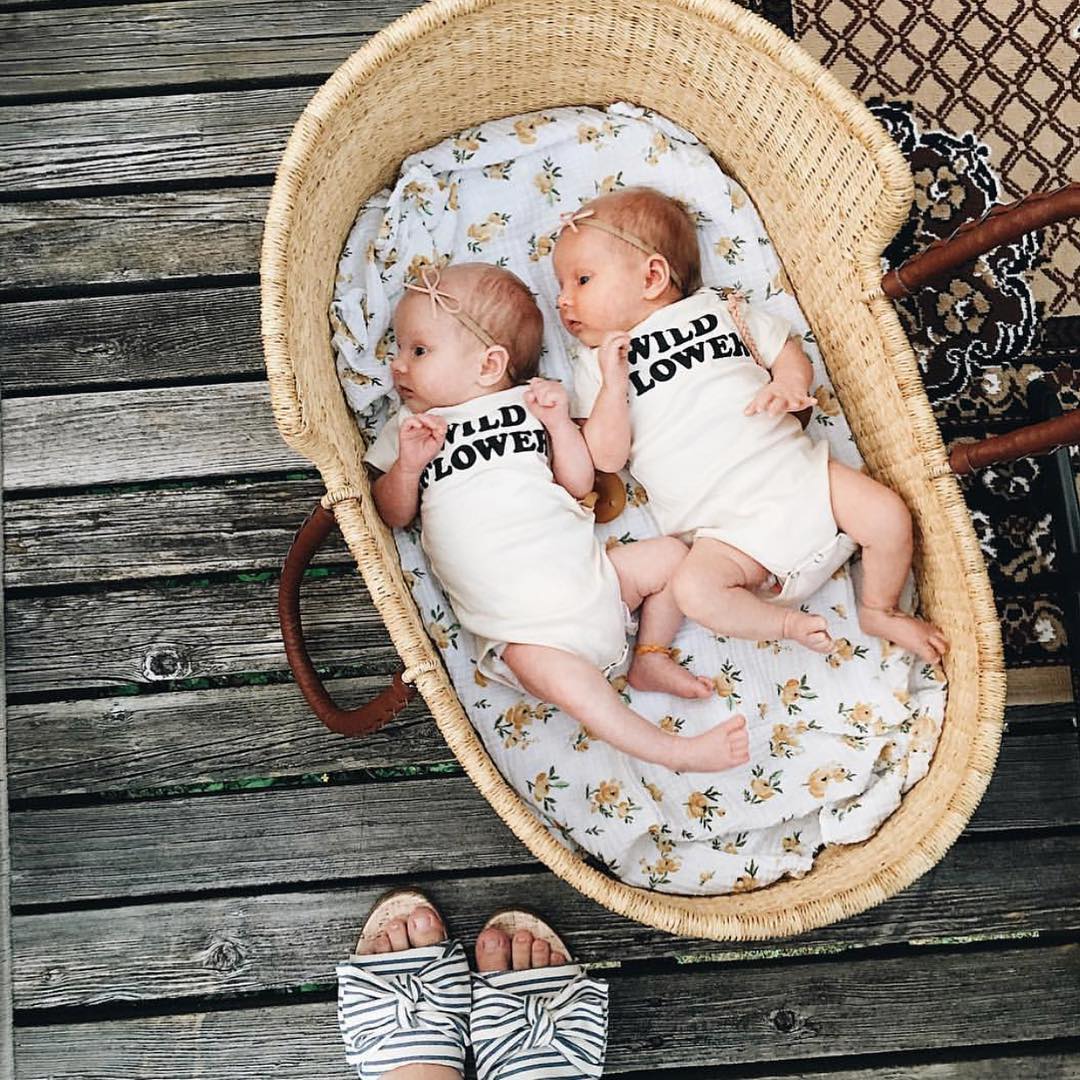 Two to Kiss, Two to Love: Twin Love