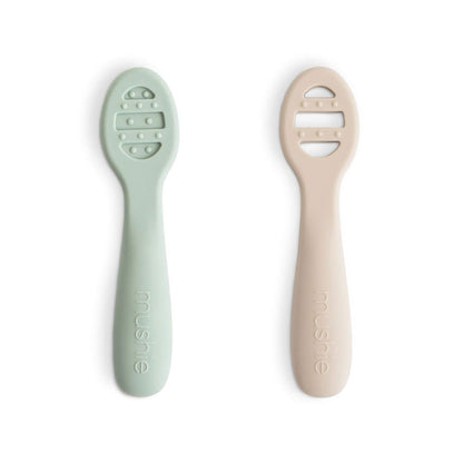 Mushie First Feeding Baby Spoons 2-Pack - Cambridge Blue / Shifting Sand