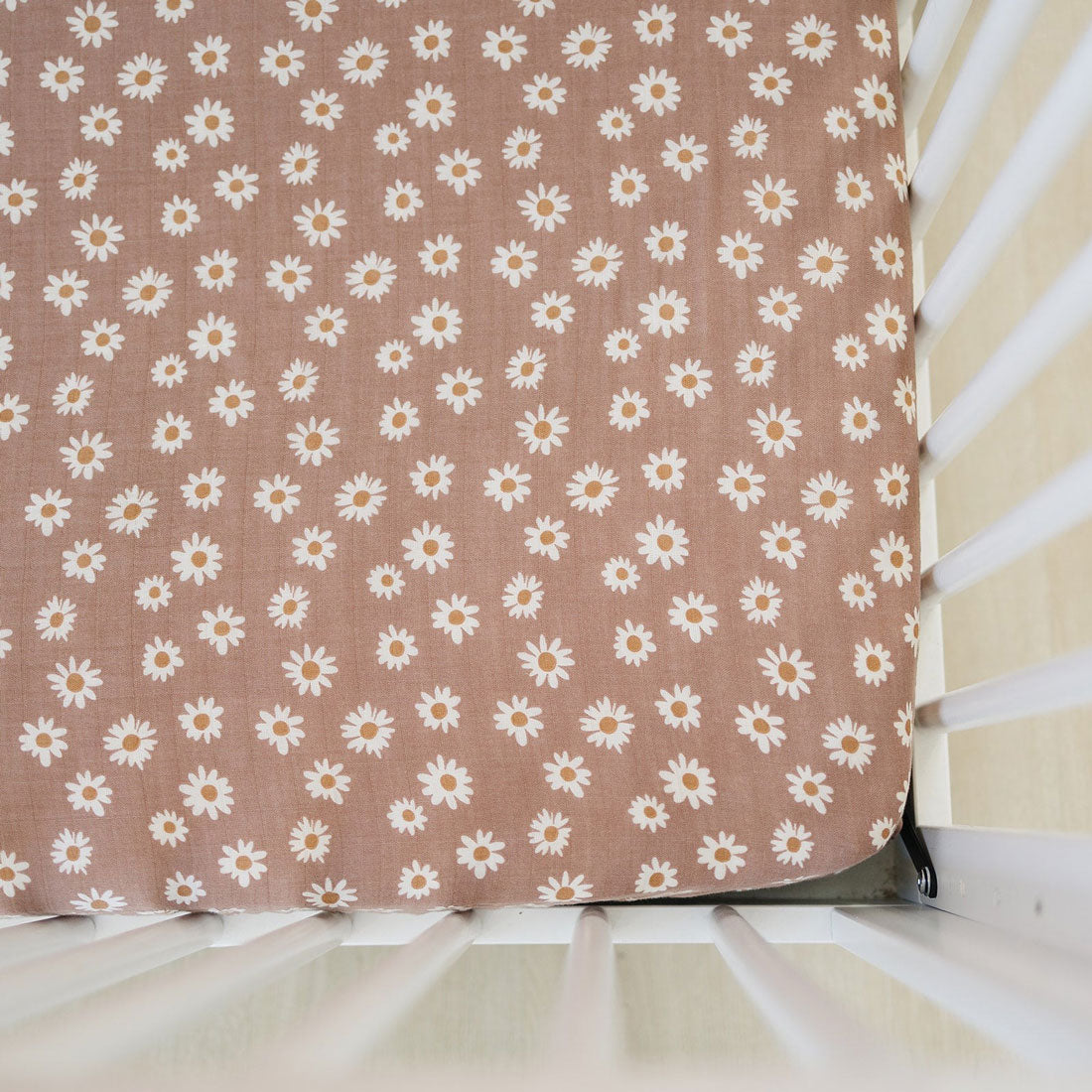 Mebie Baby Muslin Crib Sheet - Daisy Dream