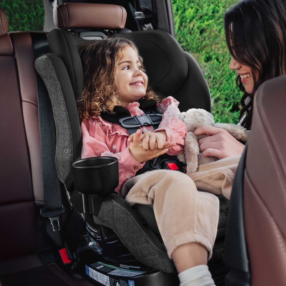 Woman smiles at little girl sitting forward facing in Romer Veni Convertible Car Seat - Peppercorn