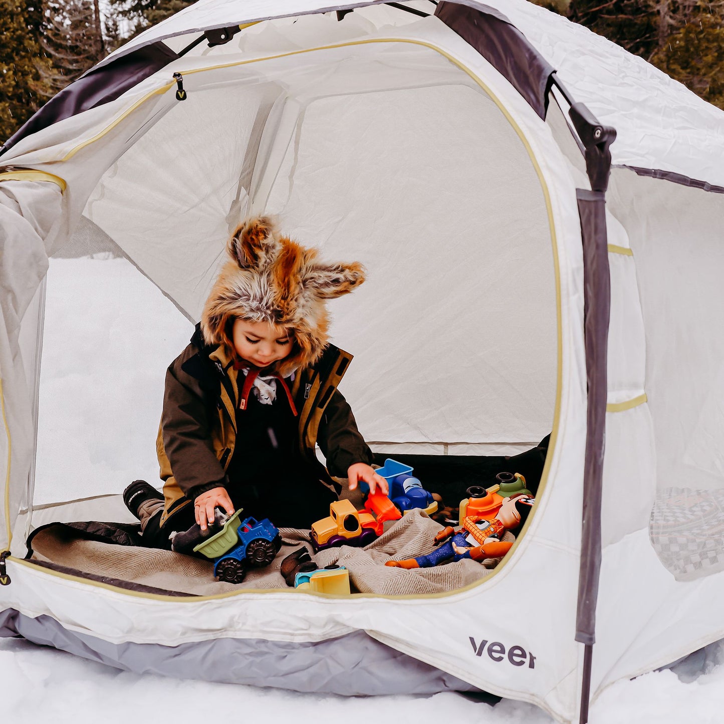 Veer Basecamp Tent with Child inside - White