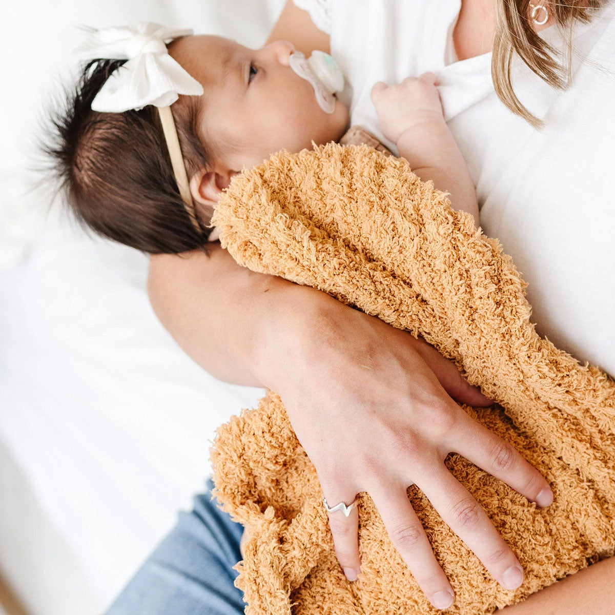Mother holding Baby wrapped in Saranoni Mini Ribbed Bamboni Blanket - Golden